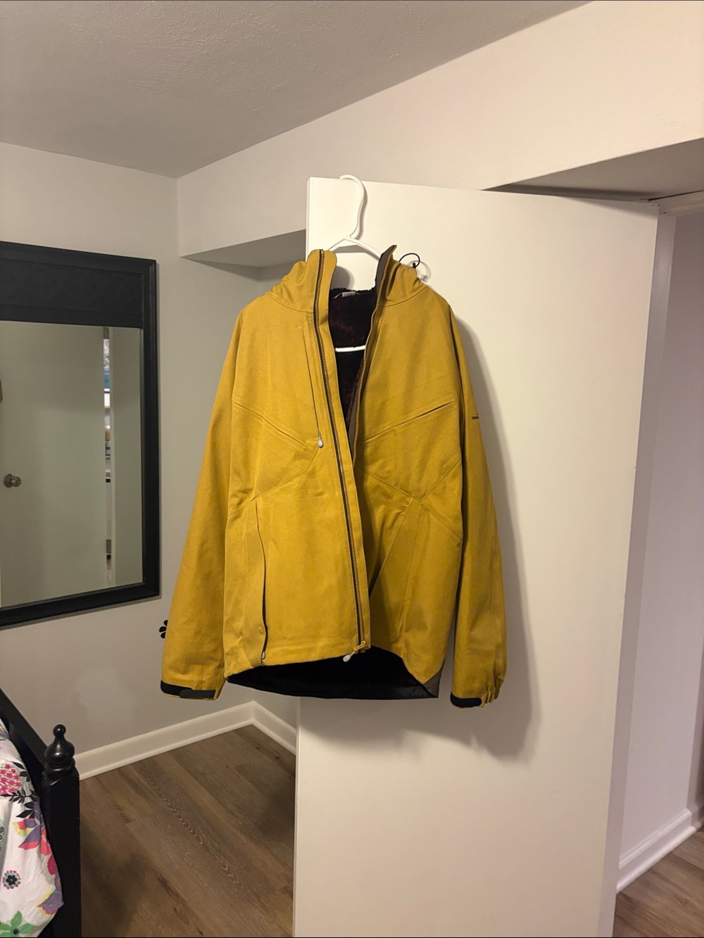 Men's Mustard Yellow Hooded Jacket
Westcomb Flow event snowboard/ski jacket